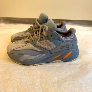 YEEZY boost 700 inertia